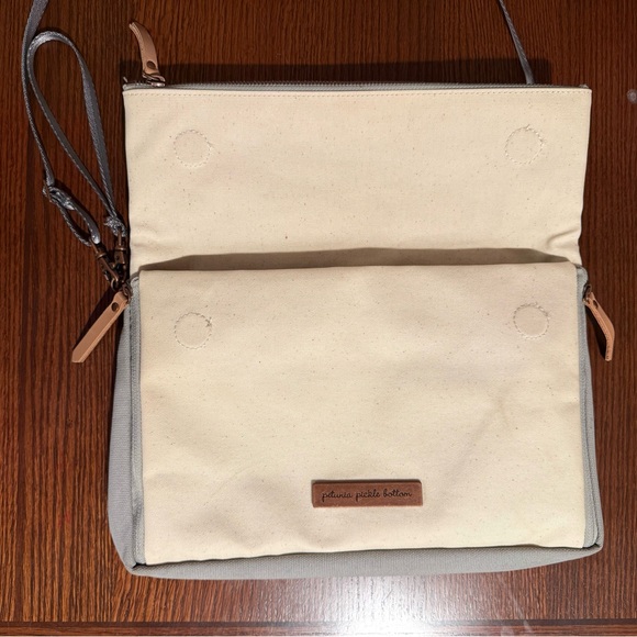 Petunia Pickle Bottom crossover diaper clutch - Picture 3 of 10